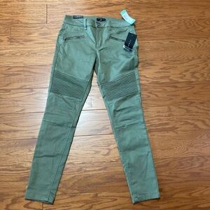 Olive green Tinsel new with tags skinny jeans stitch fix size 28